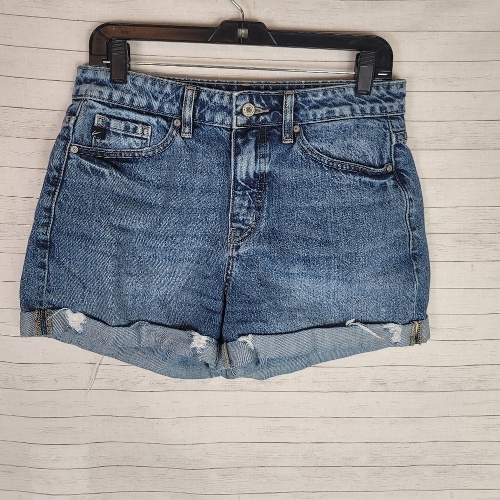 KANCAN ROLLED CUFF MEDIUM WASH DENIM SHORTS, SZ MEDIUM